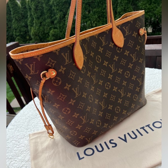Authentic Louis Vuitton Neverfull MM. - Picture 2 of 14